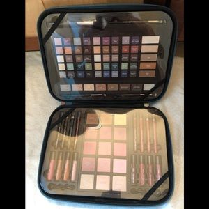 Makeup. Teal sparkle travel carrying case